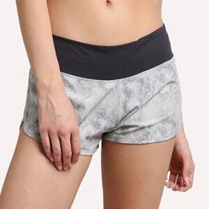 Vuori Omni Performance Shorts in Grey